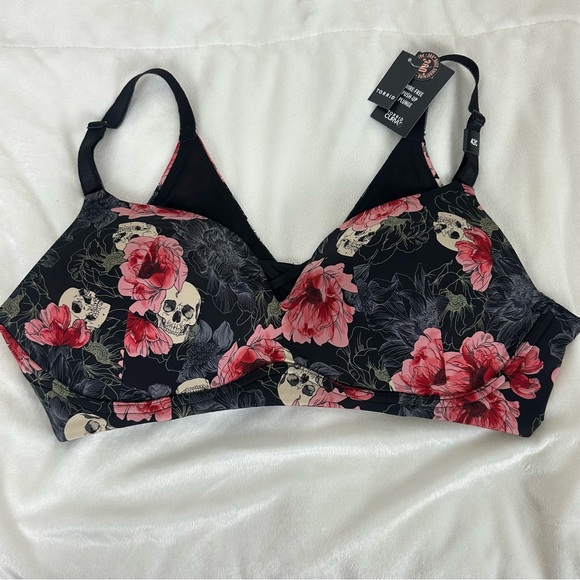Torrid Other - torrid Sz 42C Curve 360 back smoothing wireless push up plunge bra skull & roses